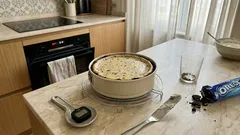 Cheesecake Cookies & Cream no forno: tempos, temperaturas e o passo que evita rachas